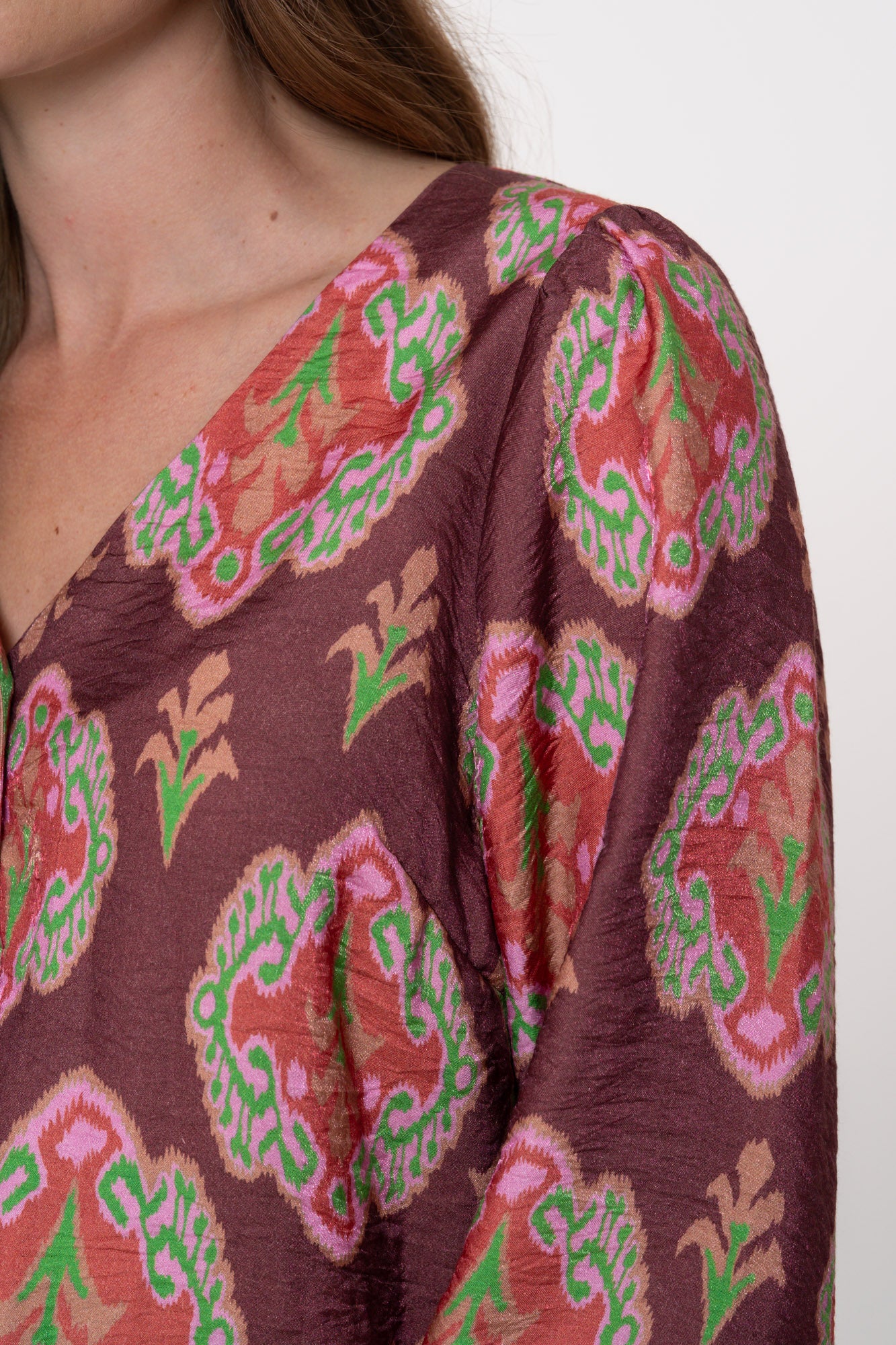 Geisha dames blouse met paisleyachtige print