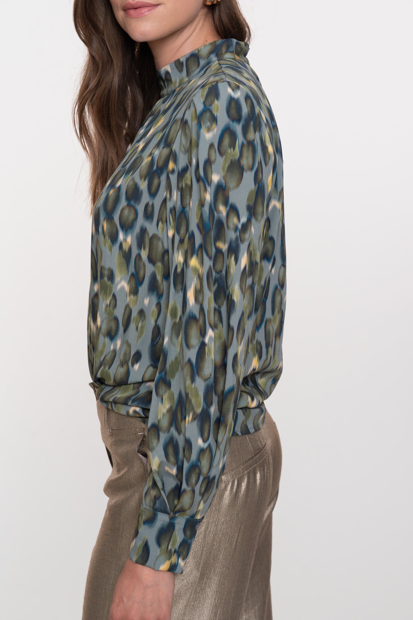 Geisha dames top met aquarel animalprint in groene tinten