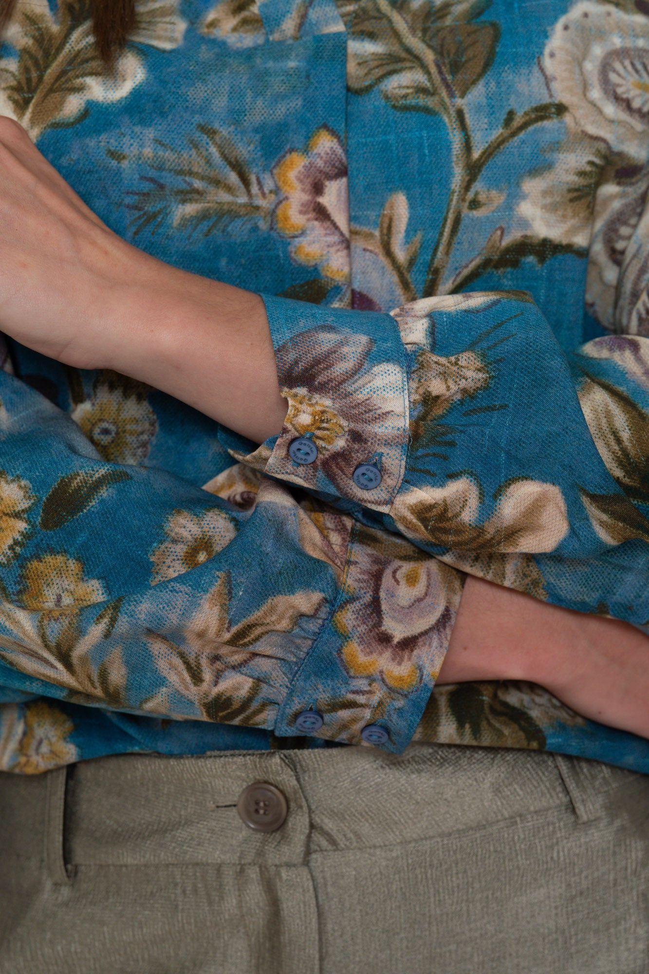 Geisha dames blouse met bloemendessin in blauwe tinten