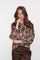Geisha dames top met abstracte bladprint en V-hals