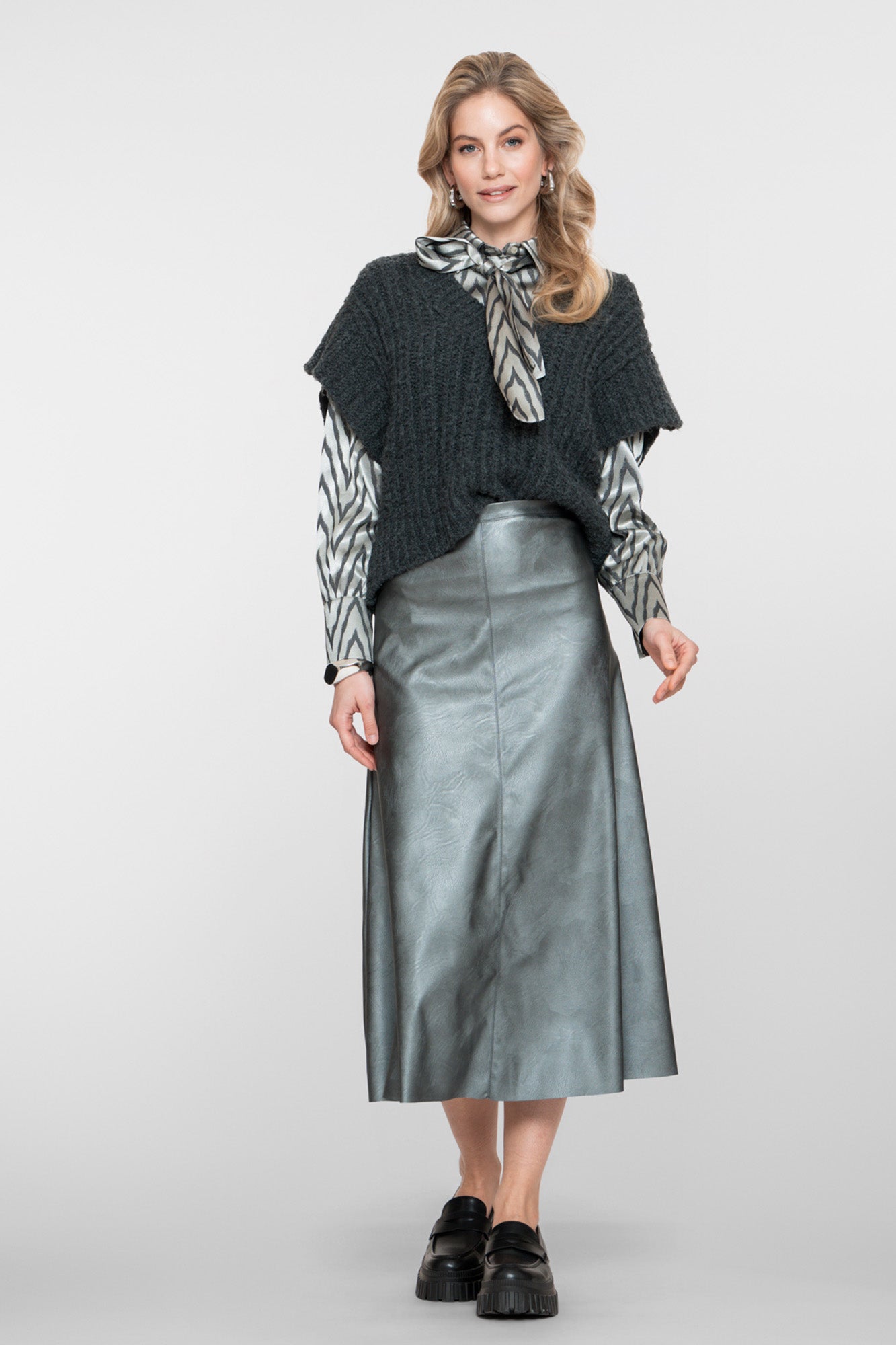 Chic textures in motion.