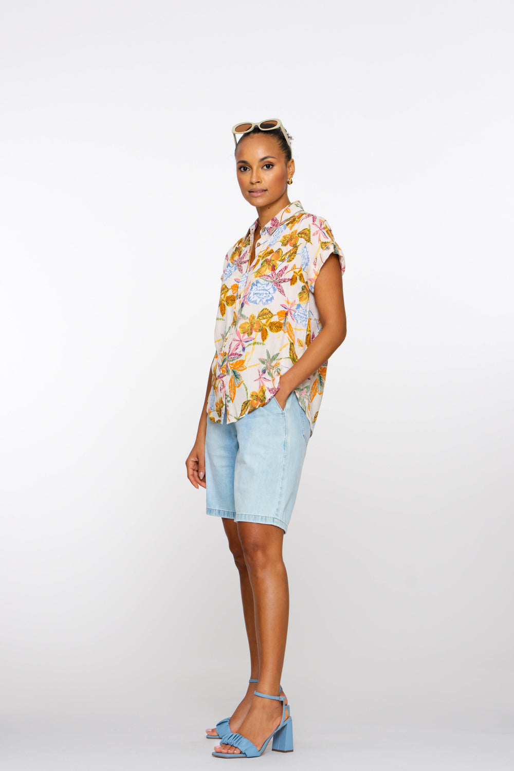 Geisha Fashion dames bleached denim short