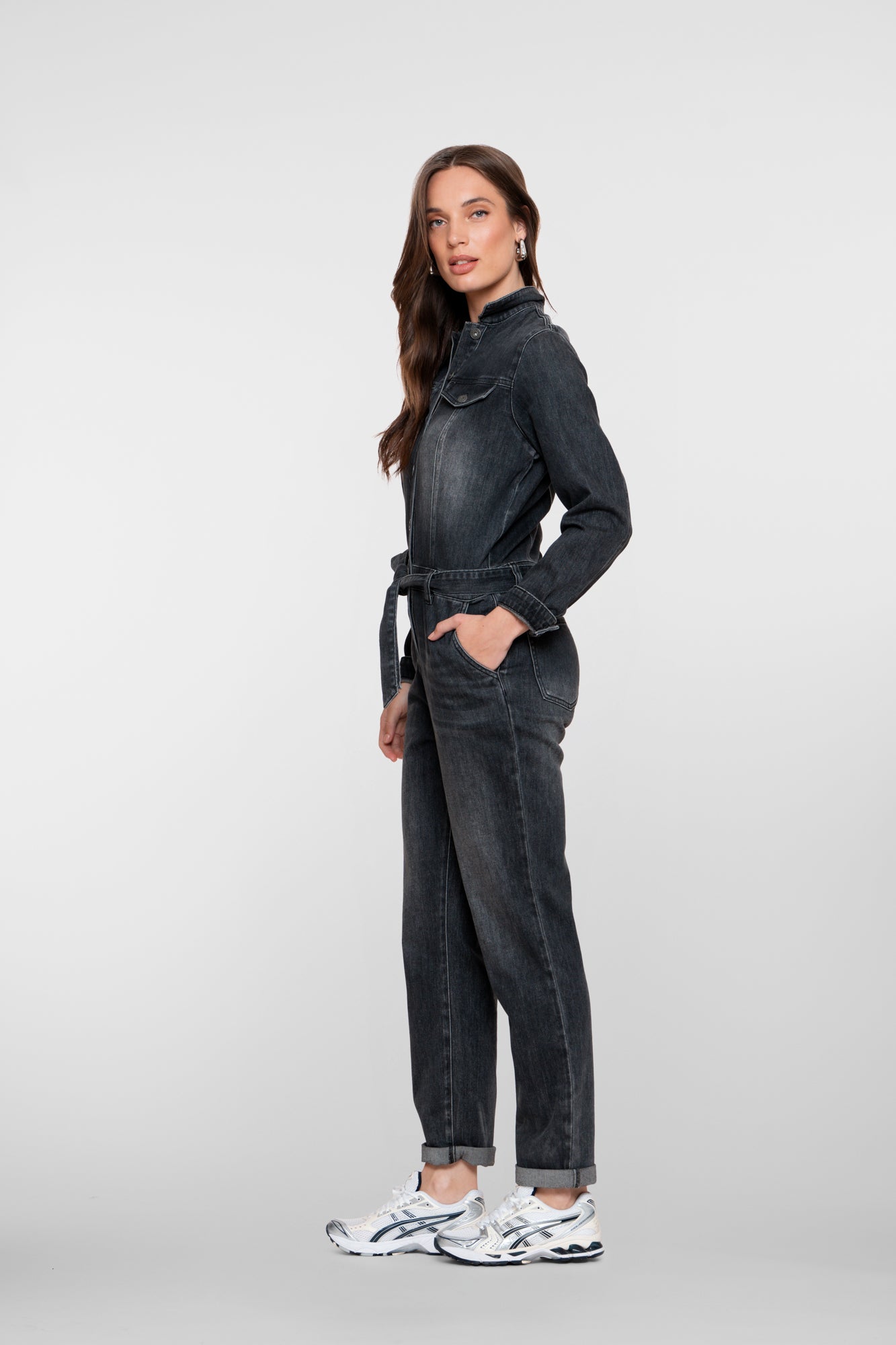 Geisha dames grijze denim jumpsuit met ceintuur