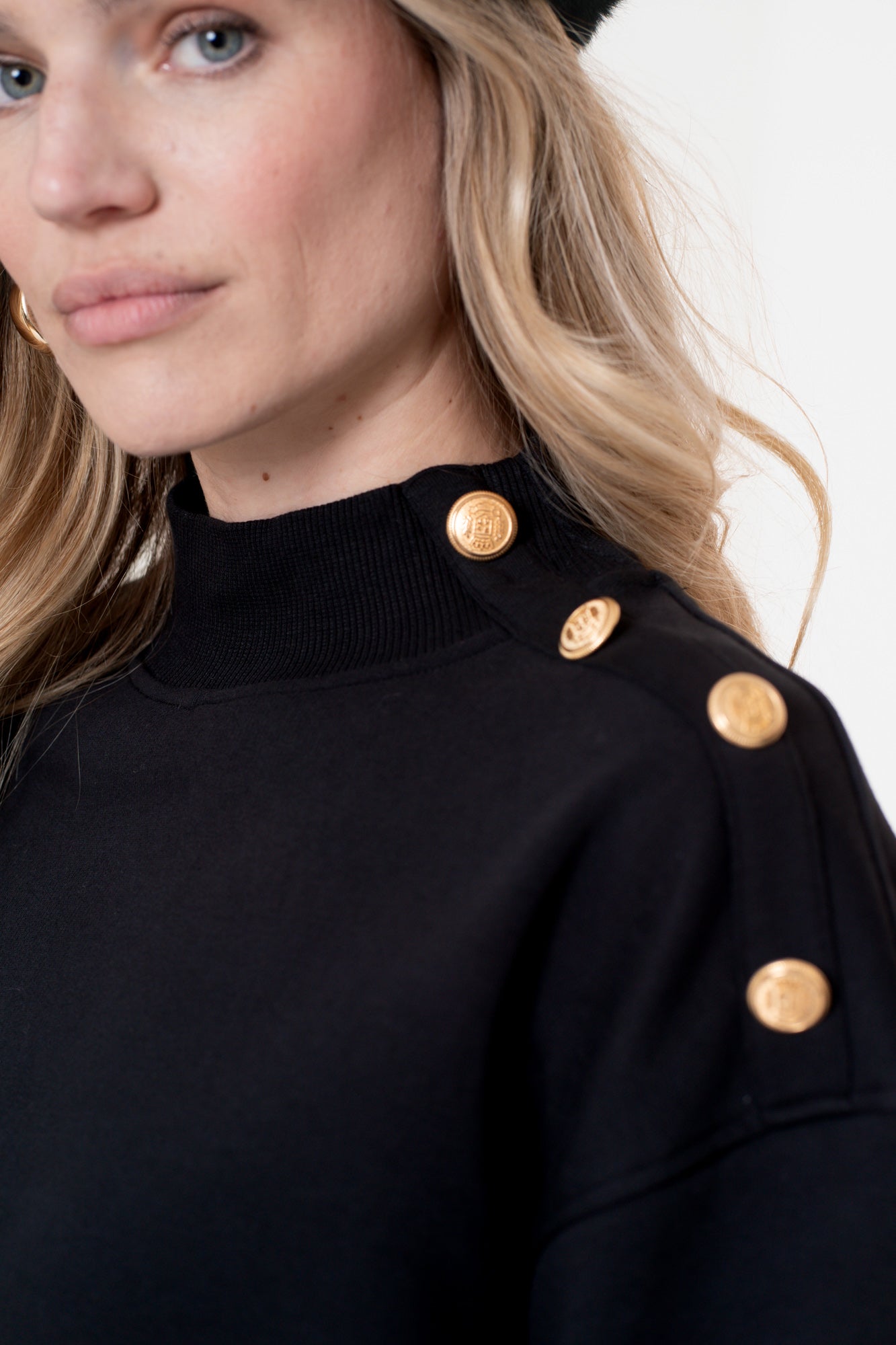 Geisha dames sweater met gouden buttons