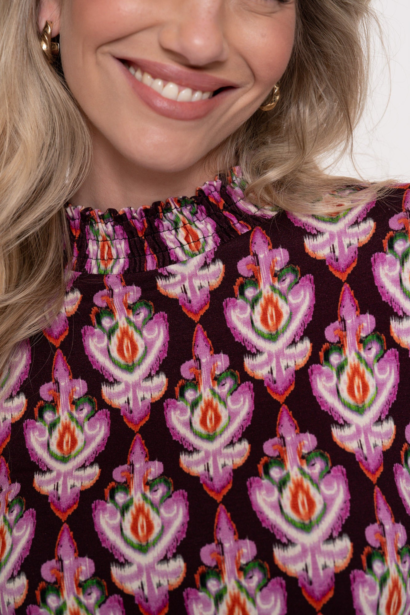 Geisha dames top met smock en Ikat print