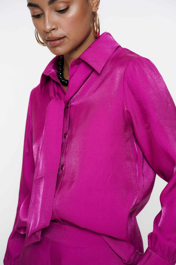 Geisha Fashion damesbloes glanzend met strikdetail