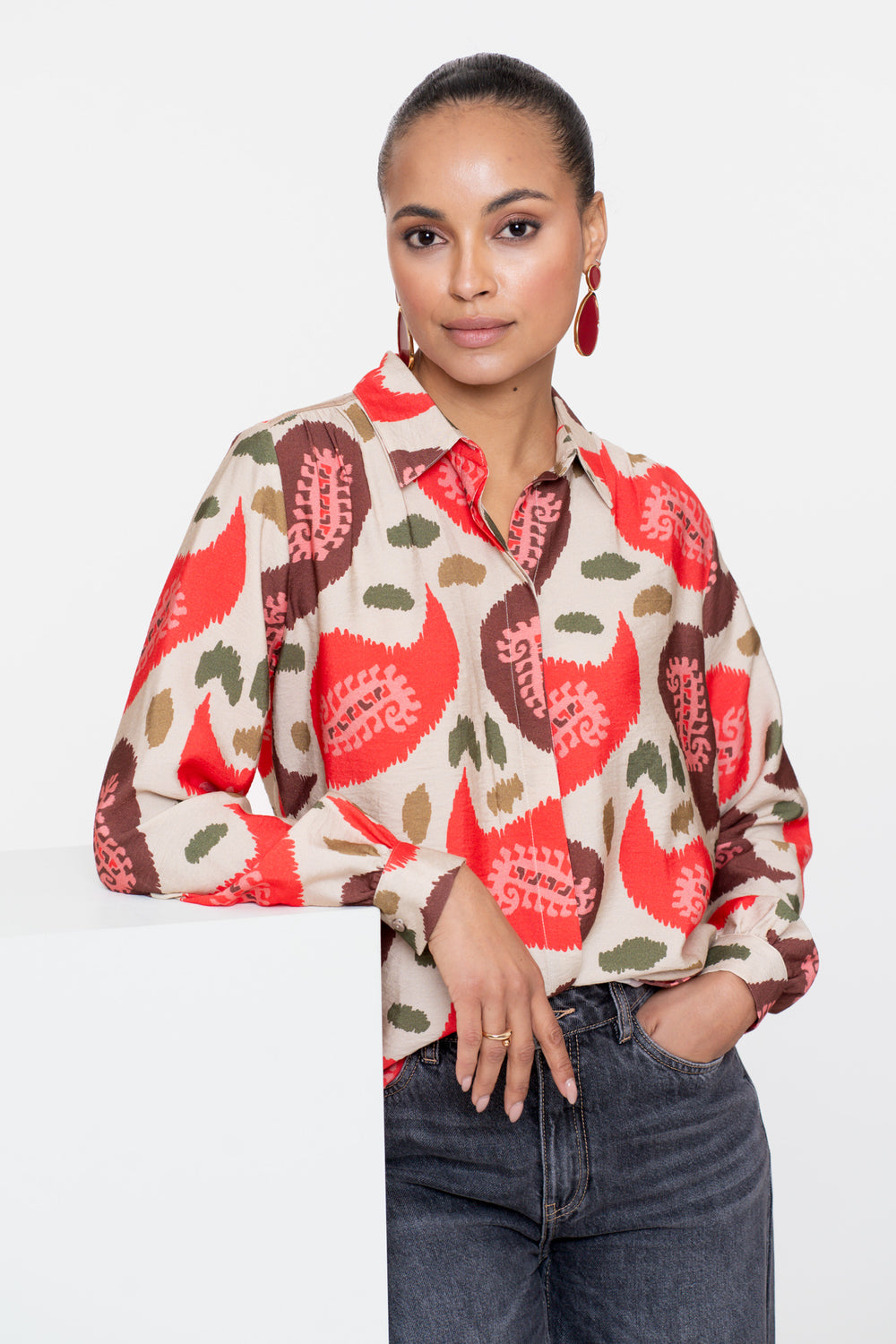 Geisha dames blouse met kleurrijke print