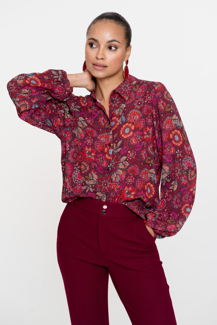 Geisha dames blouse met sierlijke gekleurde print