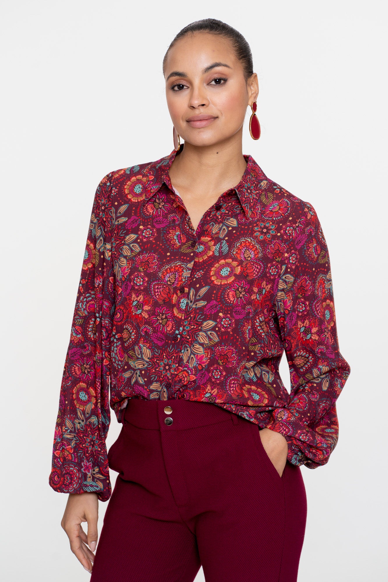 Geisha dames blouse met sierlijke gekleurde print