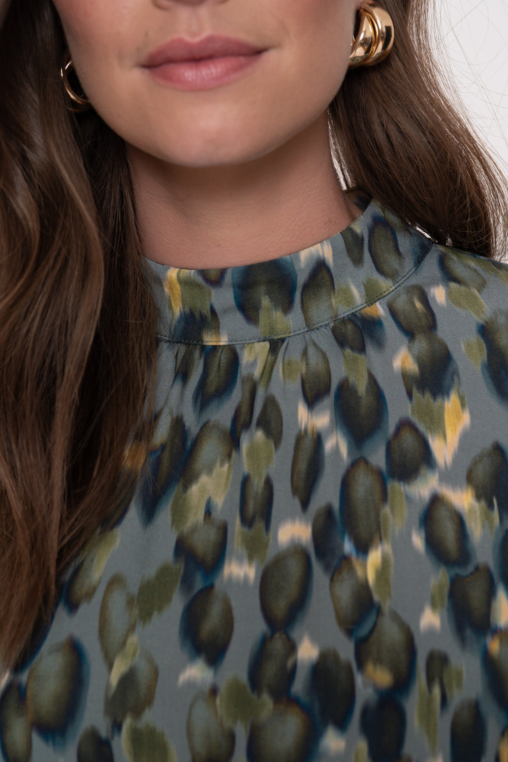 Geisha dames top met aquarel animalprint in groene tinten