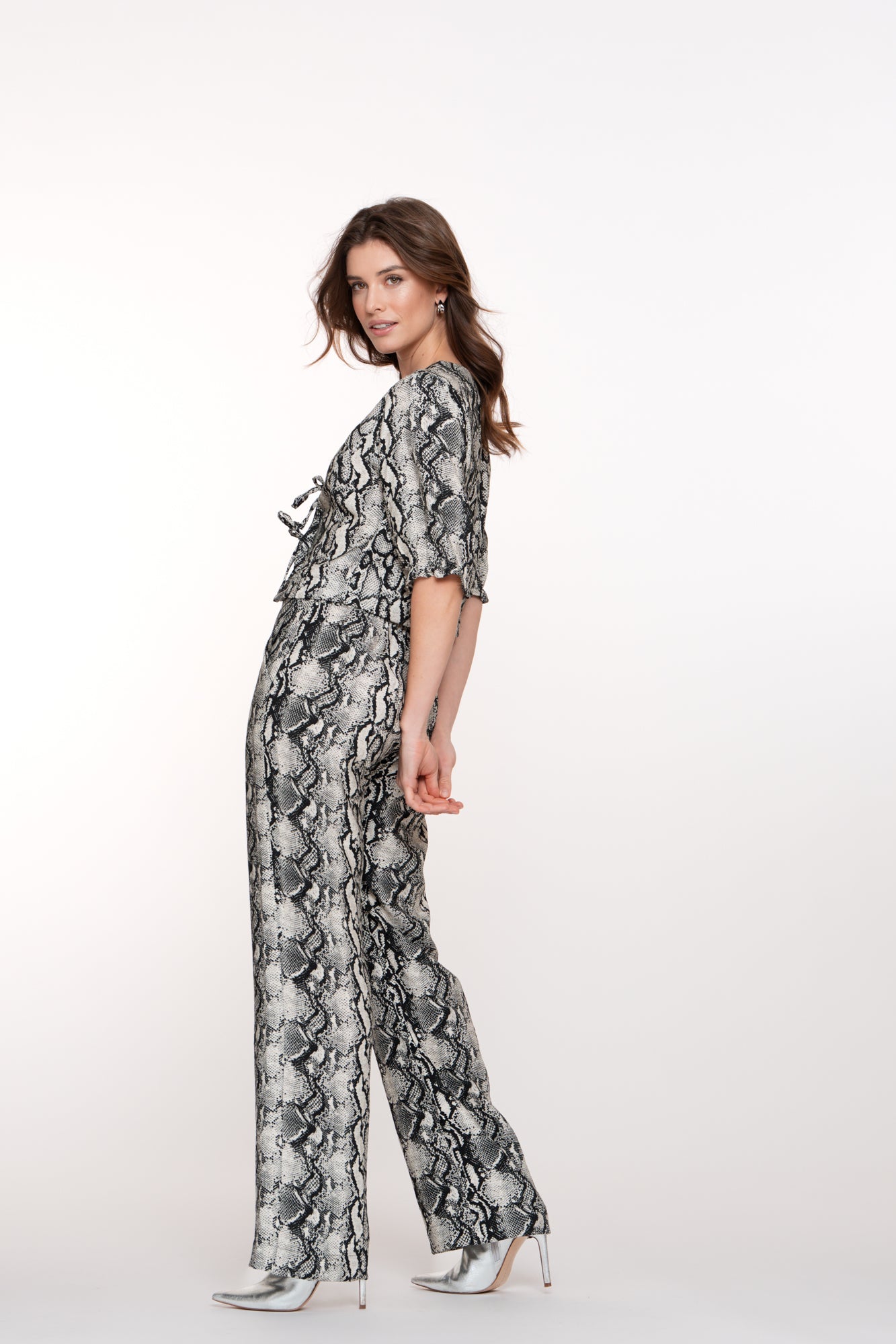 Geisha dames vest met strikdetail en snake print
