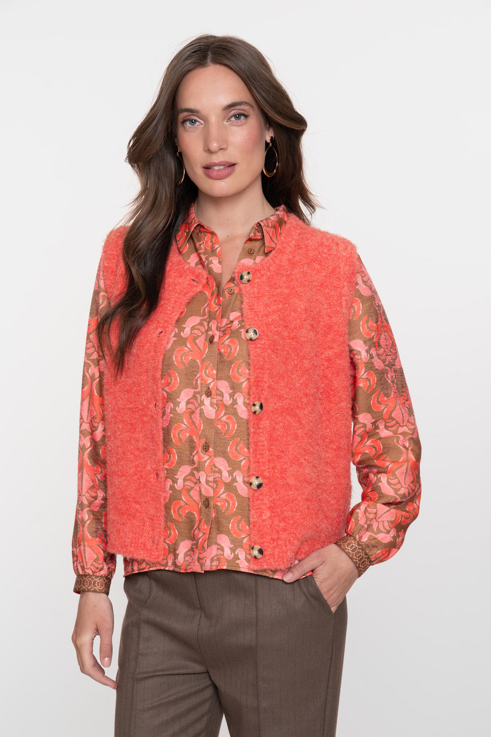 Geisha dames boucle gilet met opvallende knopen