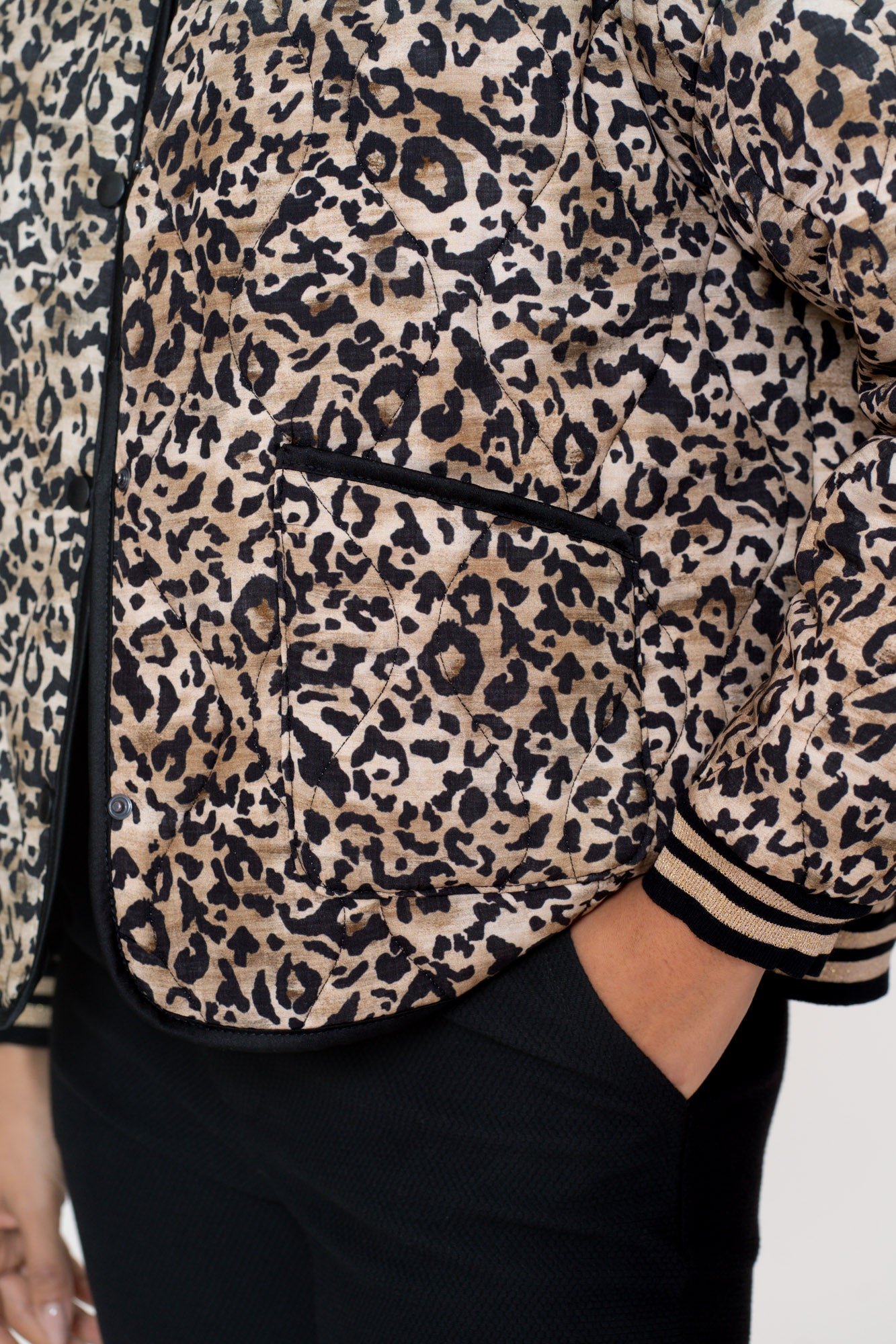 Geisha dames kort step jasje met leopard print