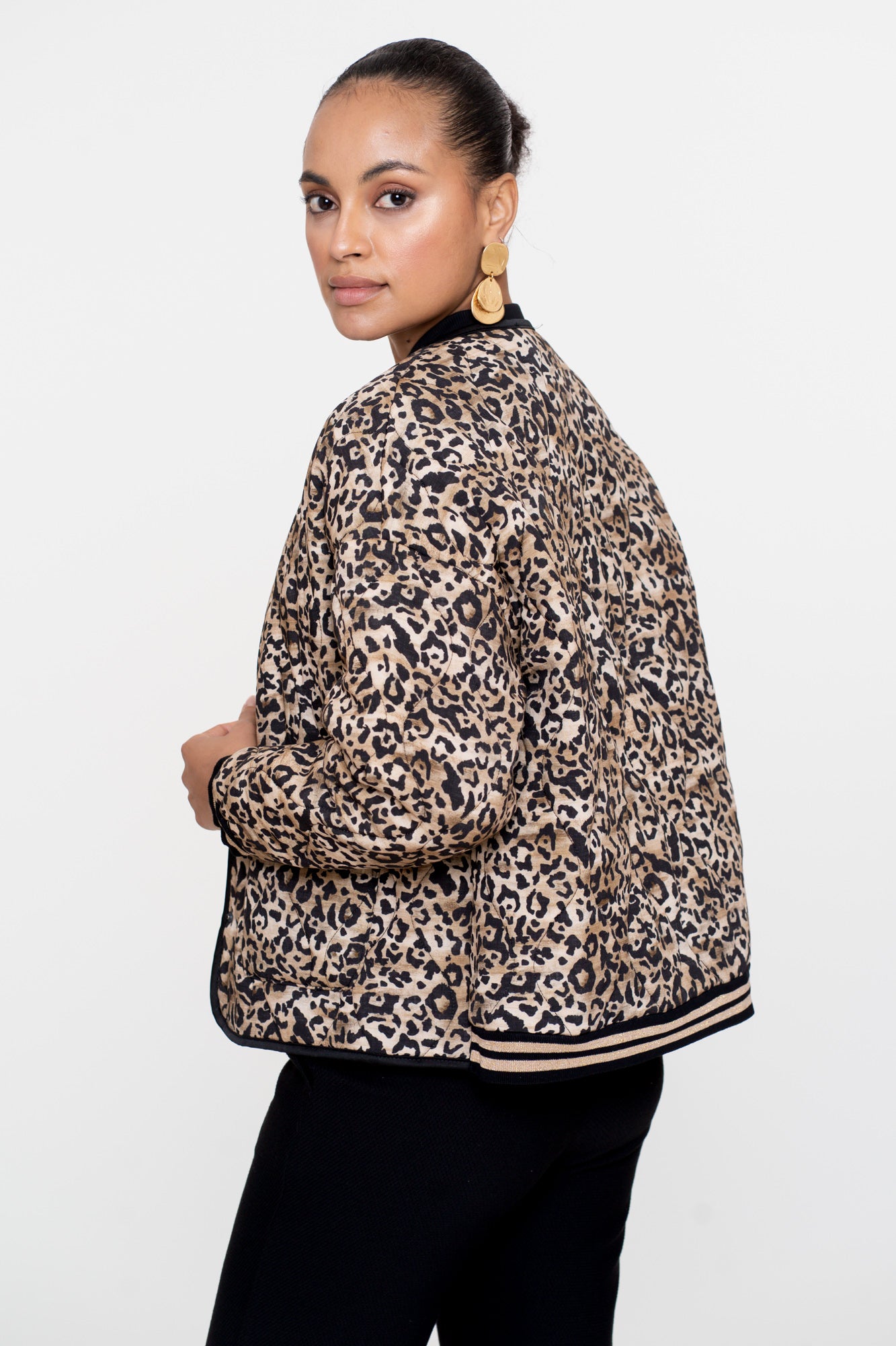 Geisha dames kort step jasje met leopard print