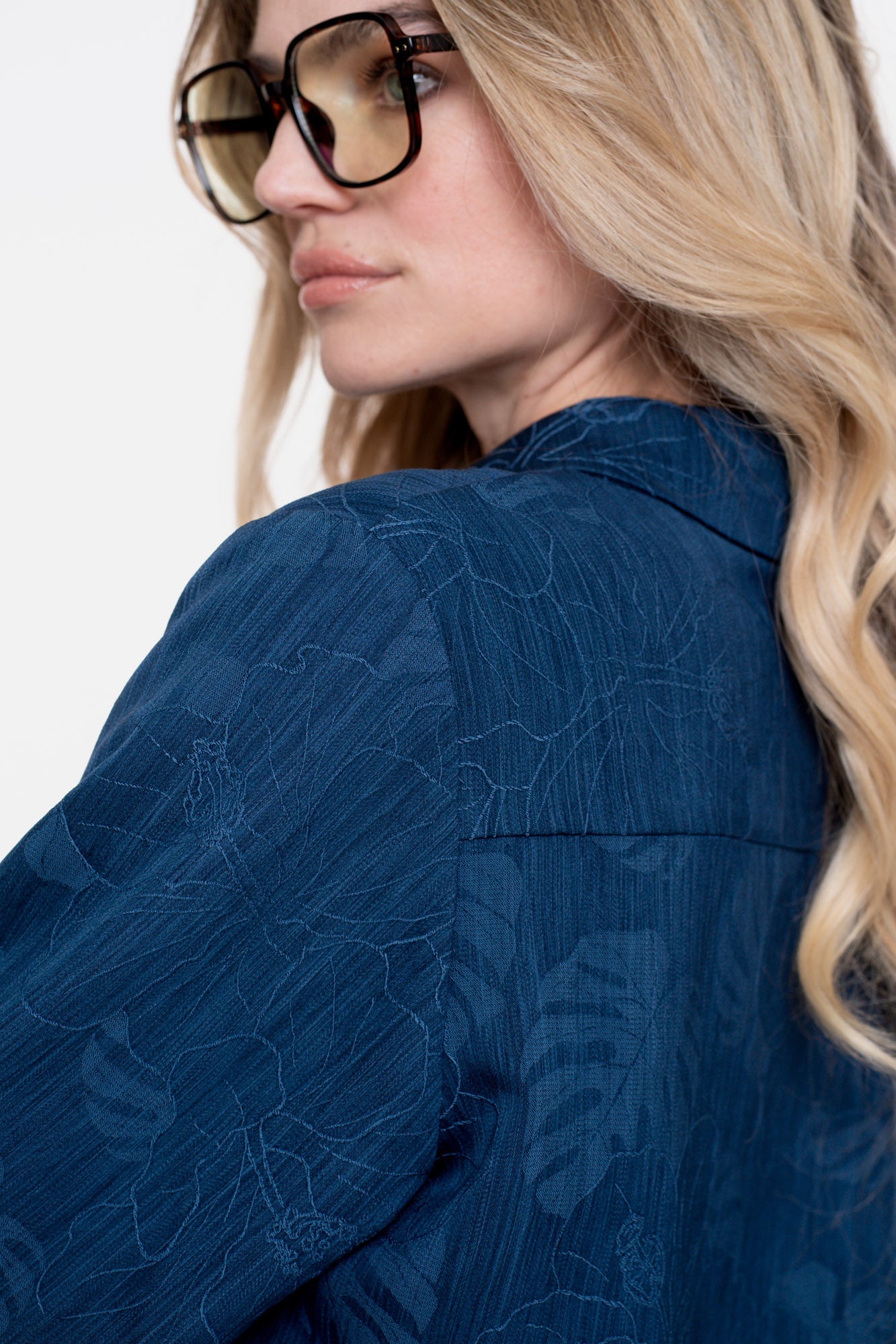 Geisha dames denim cropped jasje met bloemenprint