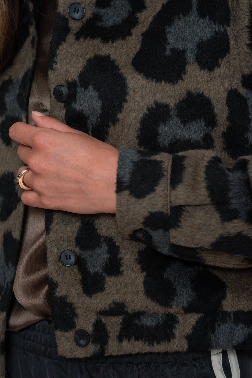 Geisha dames kort jasje met animal print en klassieke kraag