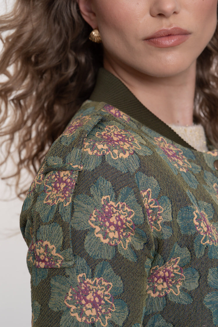 Geisha dames groen bomberjasje met bloemendessin en drukknoopsluiting