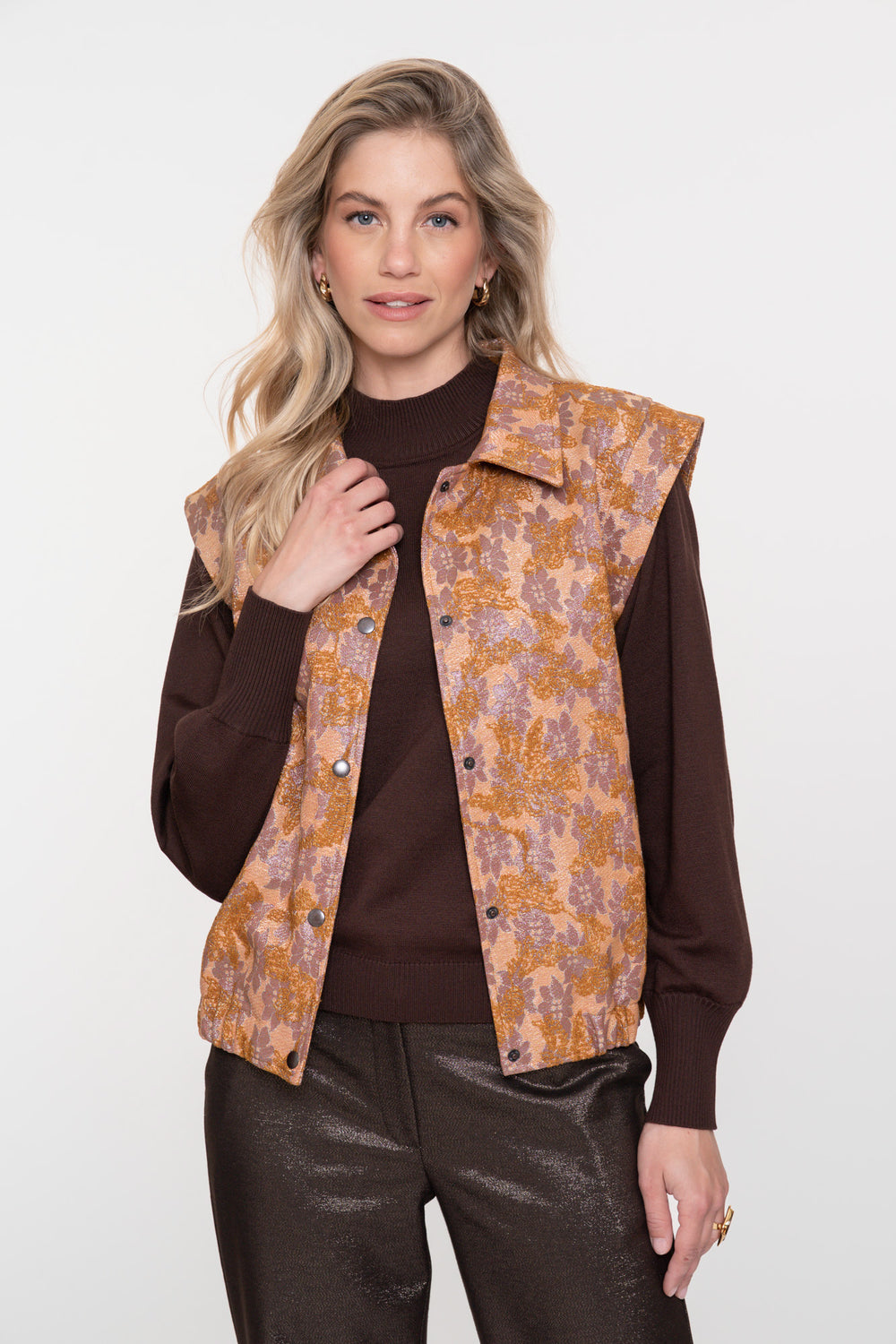 Geisha dames gilet met jacquard structuur en bloemen dessin