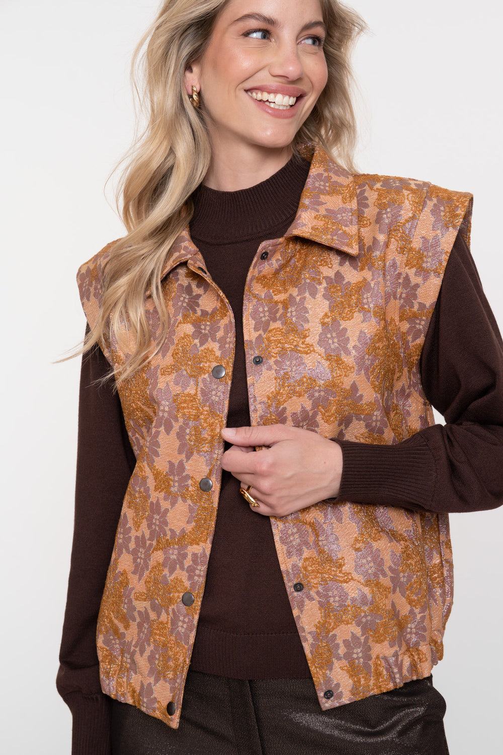 Geisha dames gilet met jacquard structuur en bloemen dessin