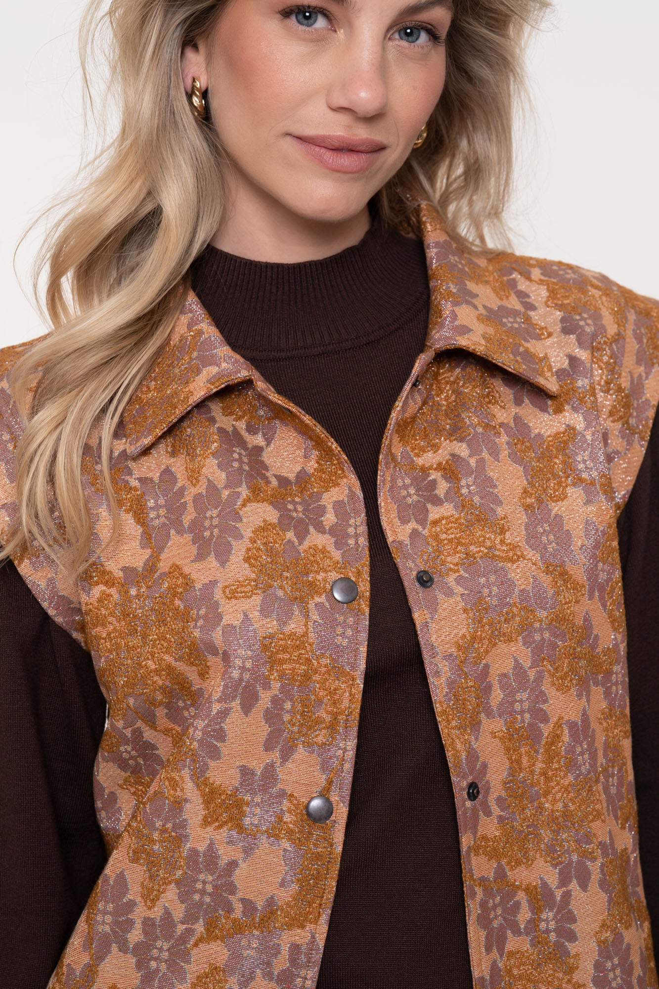 Geisha dames gilet met jacquard structuur en bloemen dessin