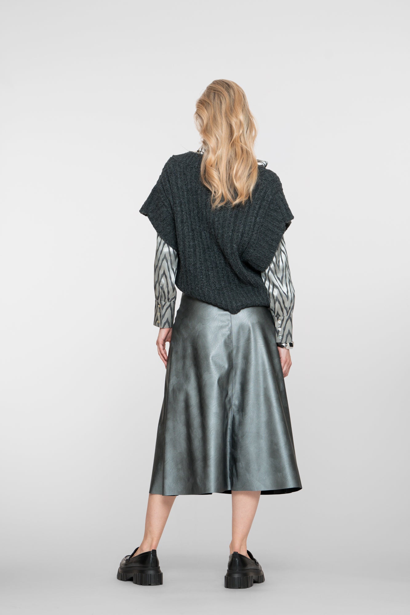 Geisha dames zilveren maxi-rok met leather look