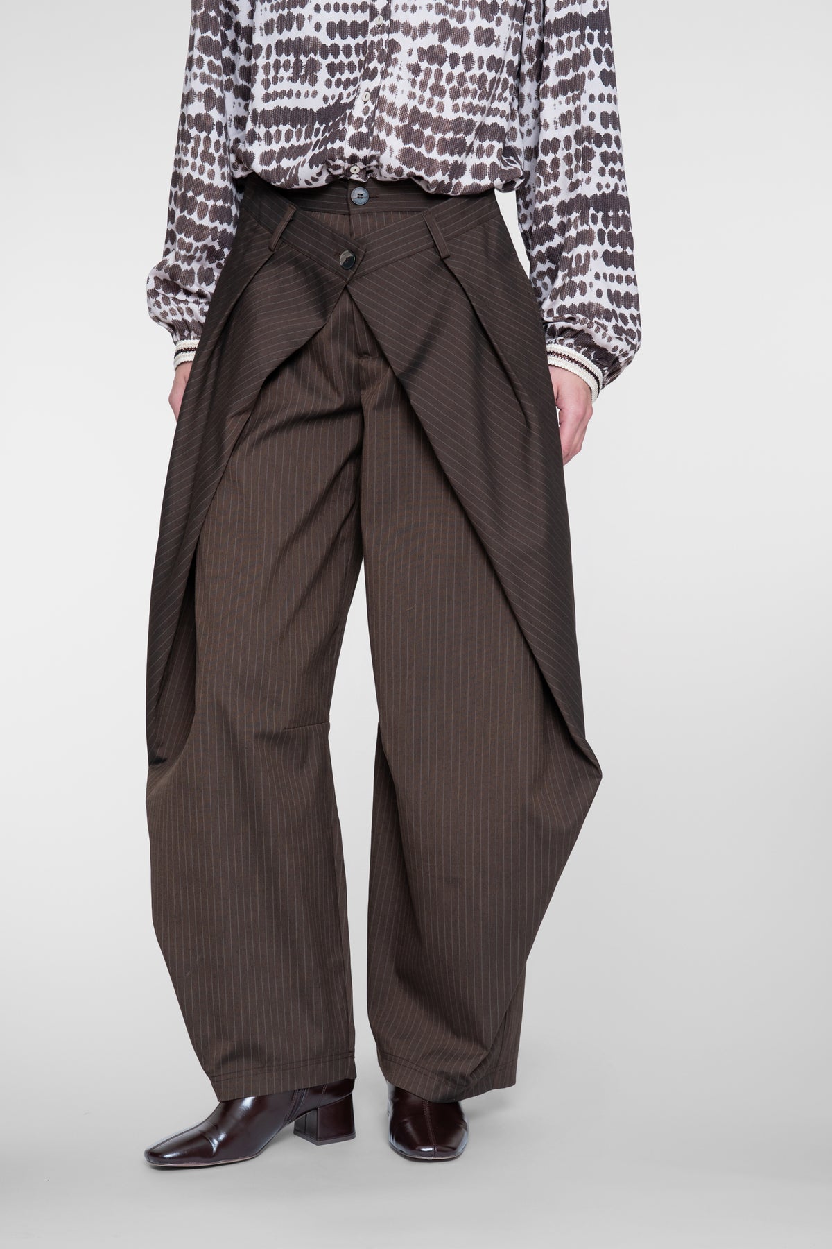 Geisha ballonbroek met pinstripe en opvallende overslag