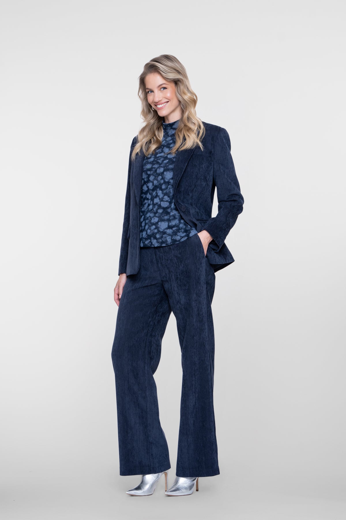 Geisha top met dessin, rhinestones en turtle neck – Shop de look