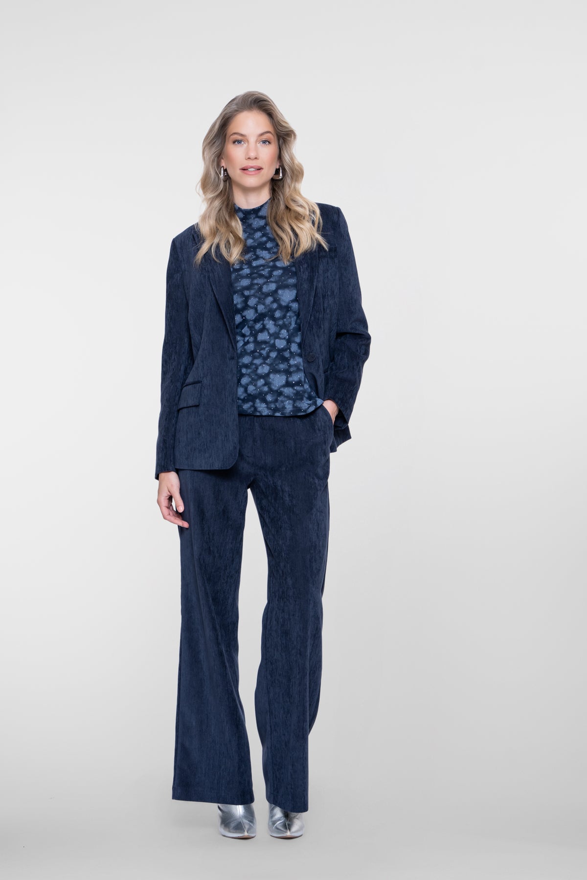 Geisha blazer met fluweelachtige structuur en reverskraag – Shop de look