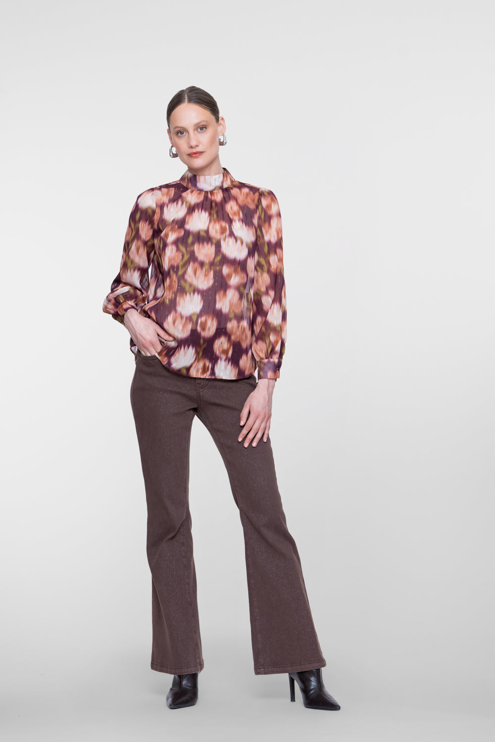 Geisha mid waist flare jeans met subtiele glitter