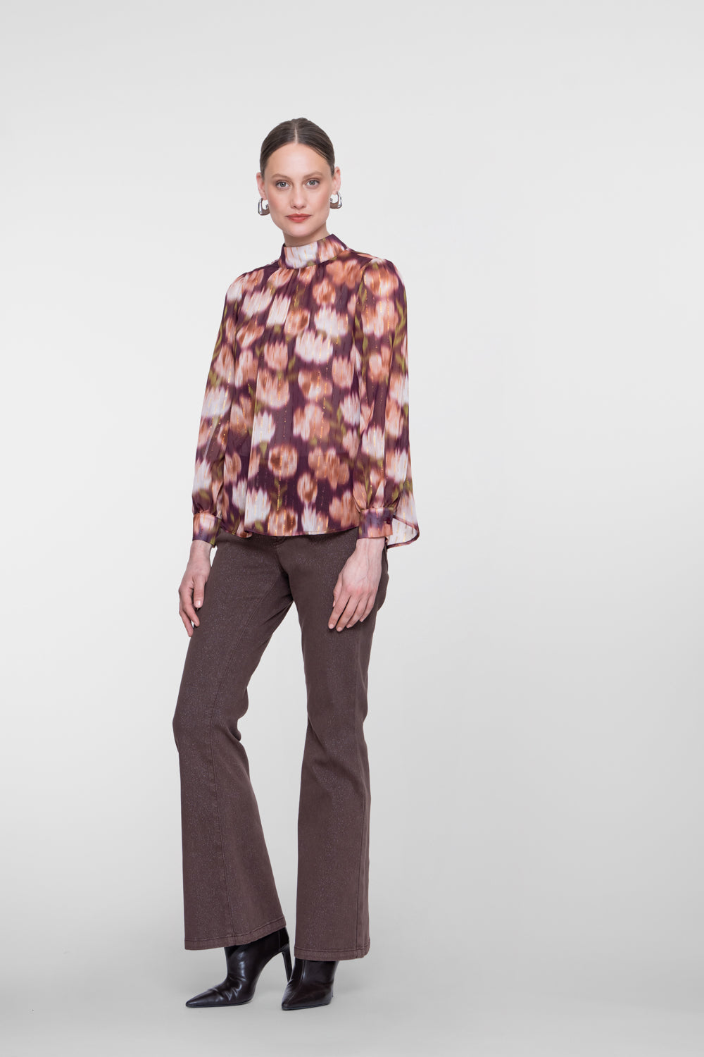 Geisha mid waist flare jeans met subtiele glitter
