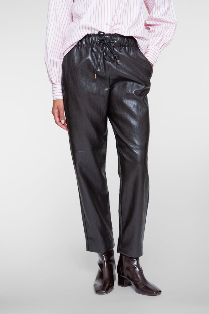 Geisha faux leren tapered broek met elastische tailleband