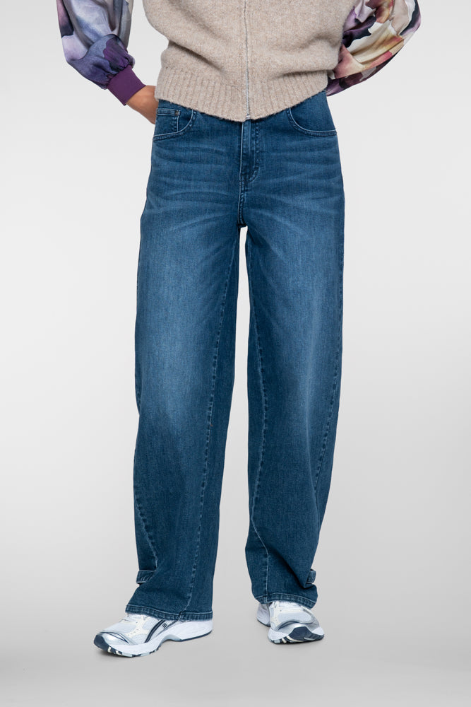 Geisha high waist barrel jeans met knoopdetail