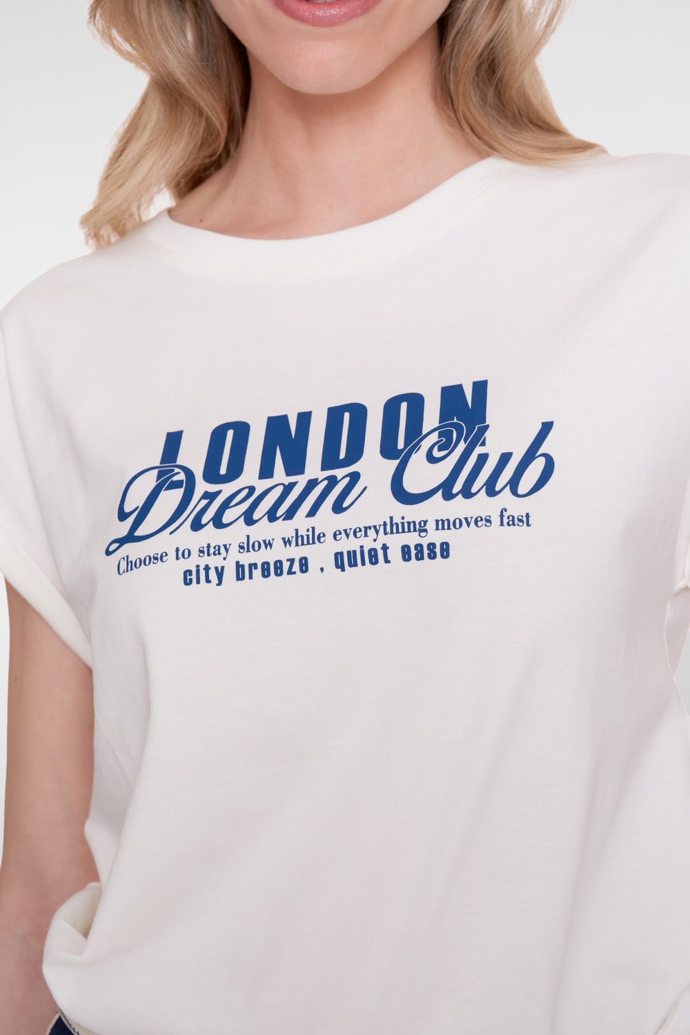 Geisha T-shirt met chestprint 'London Dream Club' en aangeknipte mouwen