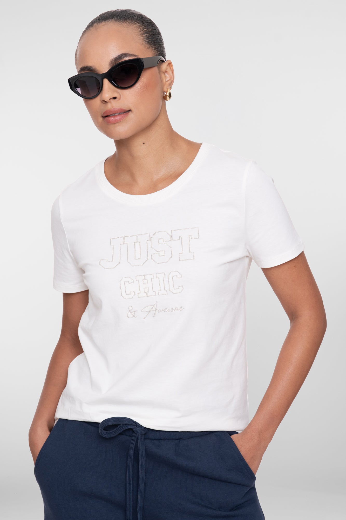 Geisha T-shirt met chestprint en subtiel reliëf