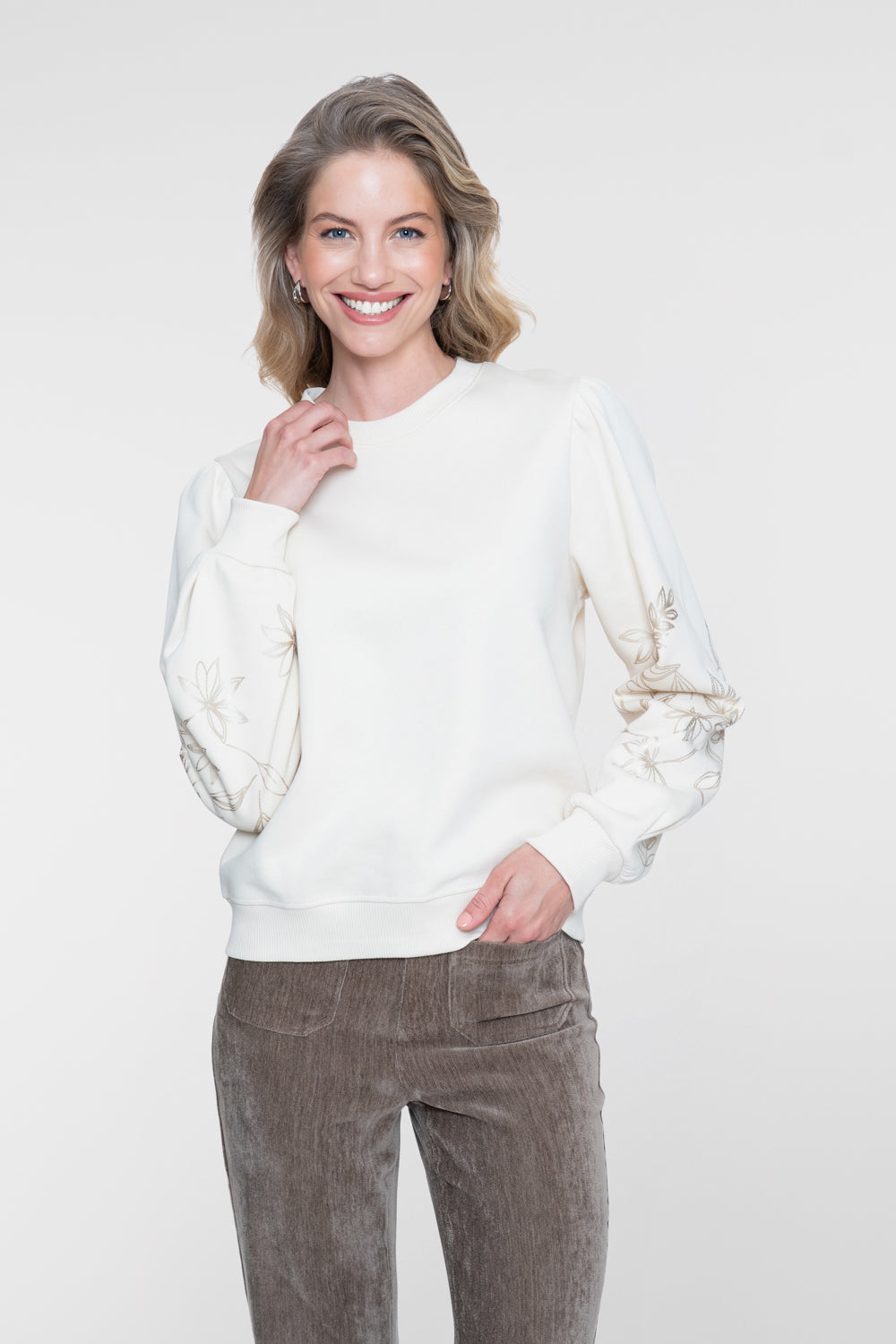 Geisha sweater met geborduurde bloemenmouwen – Shop de look