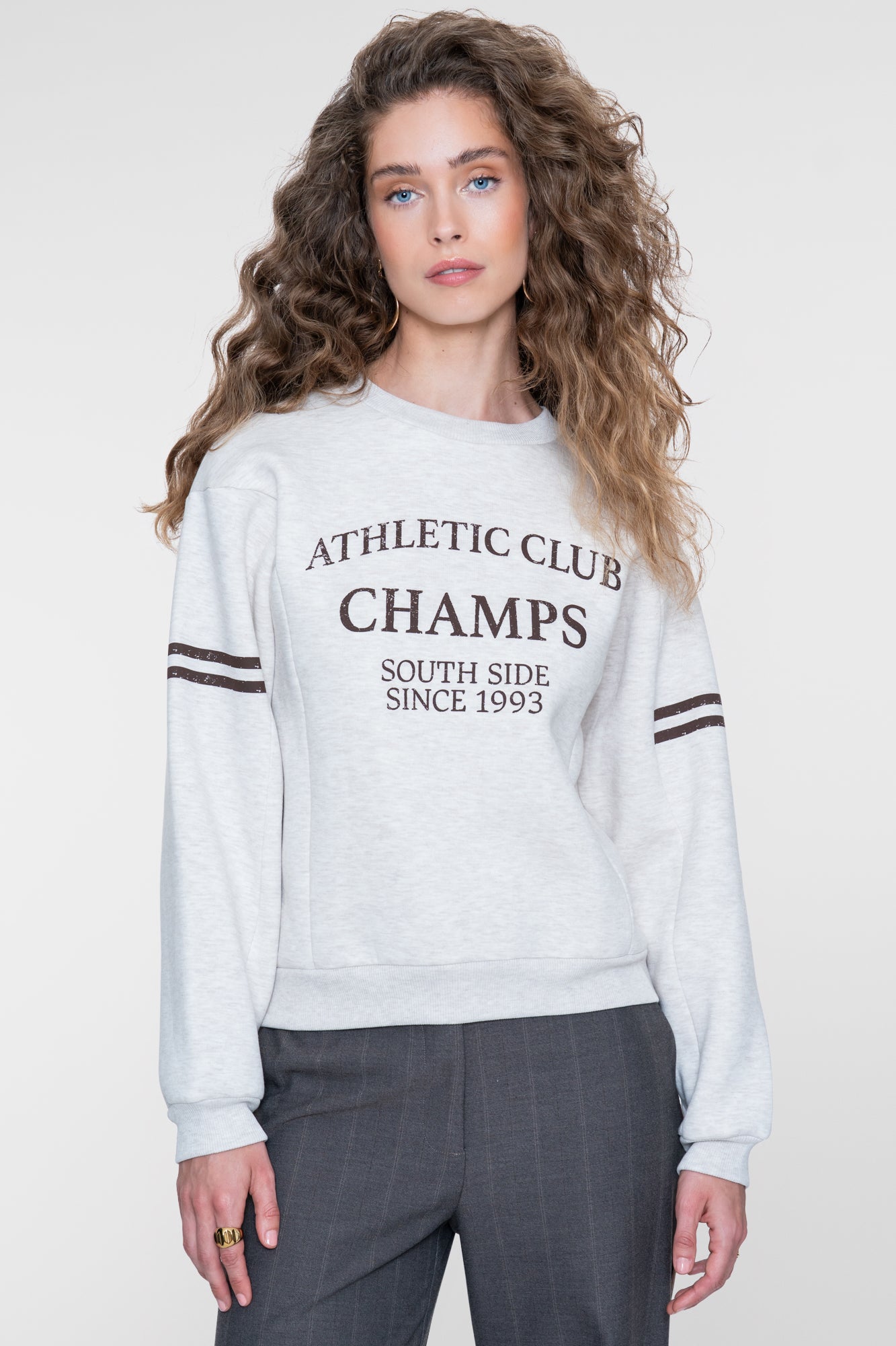 Geisha sweater in greige melange met sportieve print