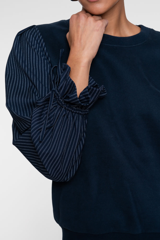 Geisha sweater met gestreepte blousemouwen en ruffle details