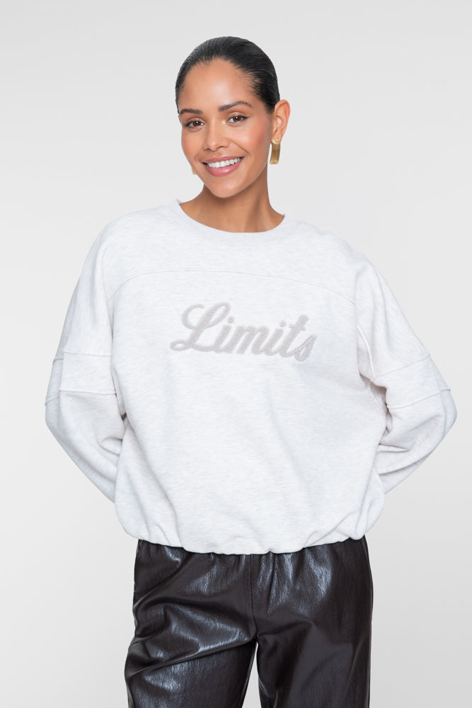 Geisha sportieve sweater met Limits opdruk en ballonmouwen