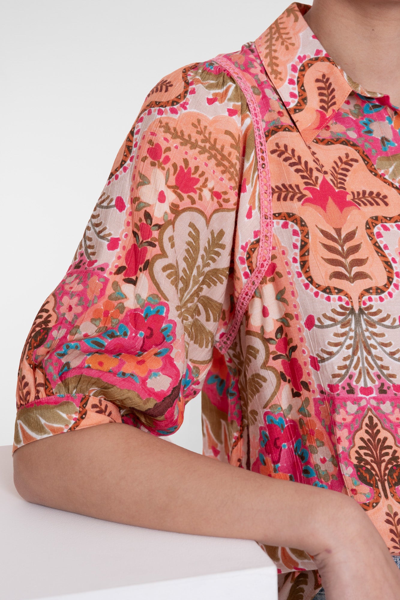 Geisha blouse met sierlijke print met tape