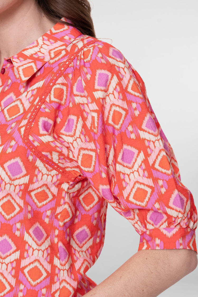 Geisha blouse met kleurrijke grafische print