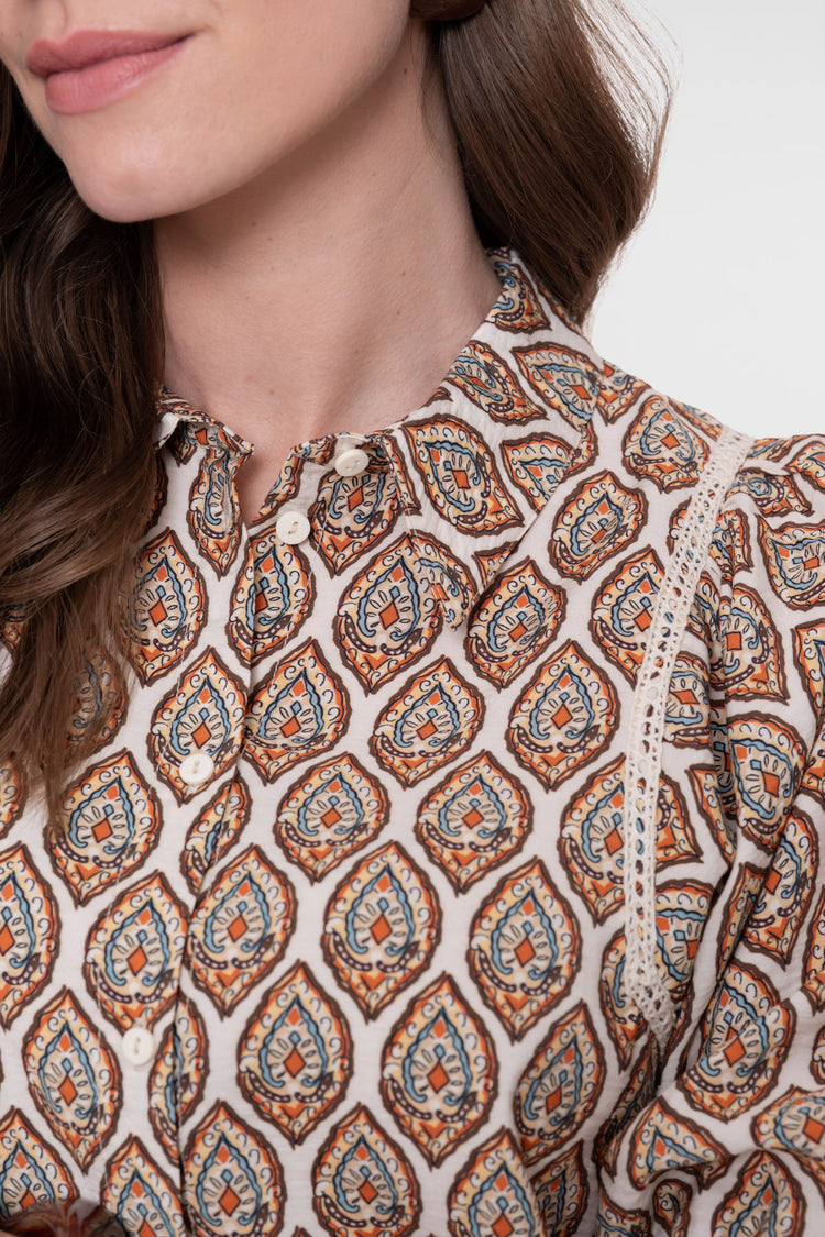 Geisha blouse met print en sierlijke tape