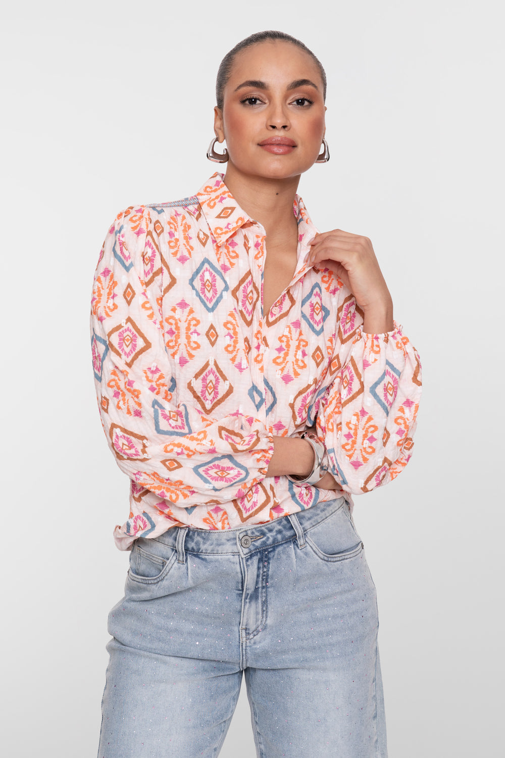 Geisha blouse met kleurrijke ikatprint en elastische mouwen