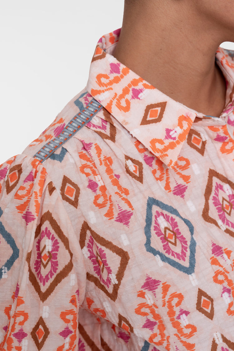 Geisha blouse met kleurrijke ikatprint en elastische mouwen