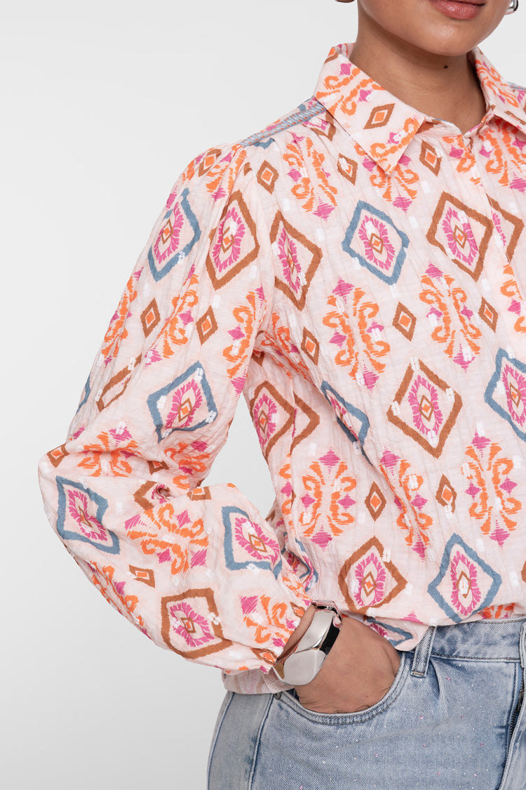 Geisha blouse met kleurrijke ikatprint en elastische mouwen