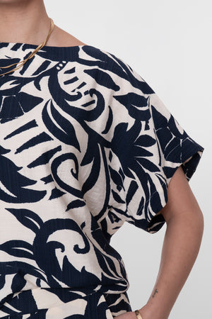 Geisha top met sierlijk bloemdessin