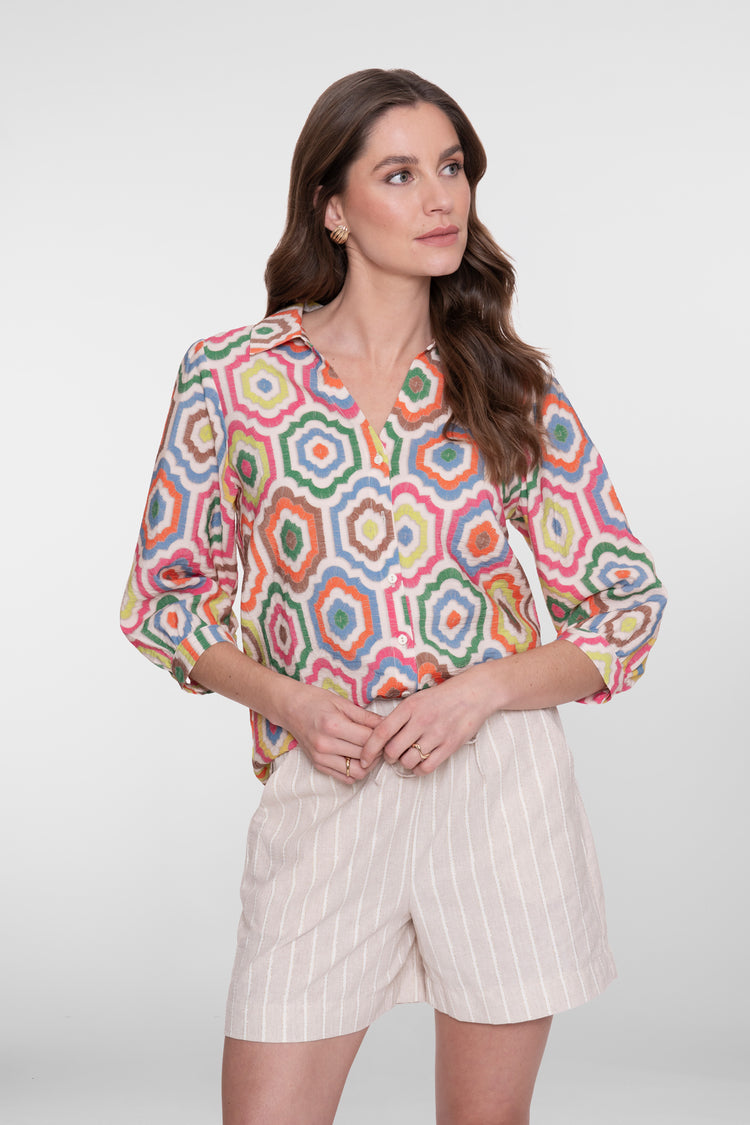 Geisha blouse met kleurrijke tegeltjesprint