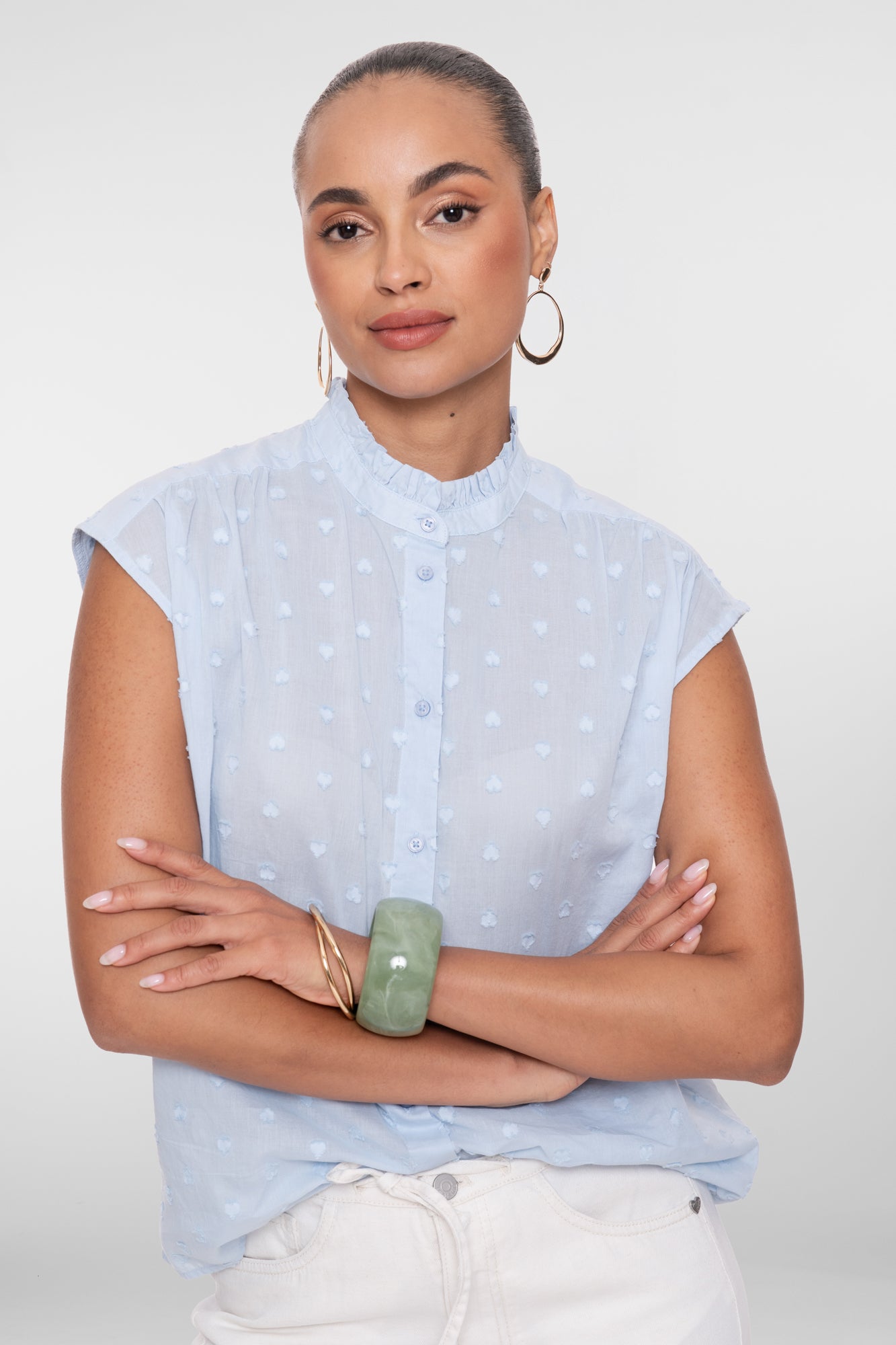 Geisha blouse met ruffle hals en subtiele hartjesdessin
