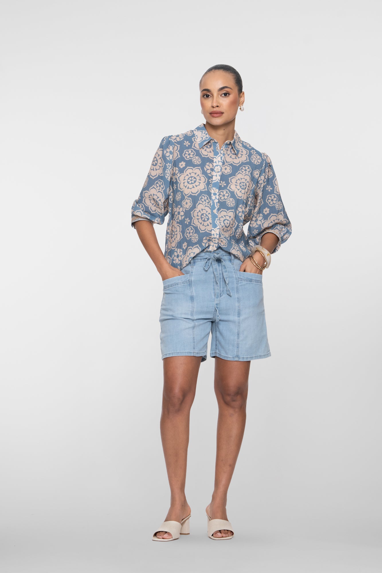 Geisha blouse met bloemenprint en subtiele pofmouw