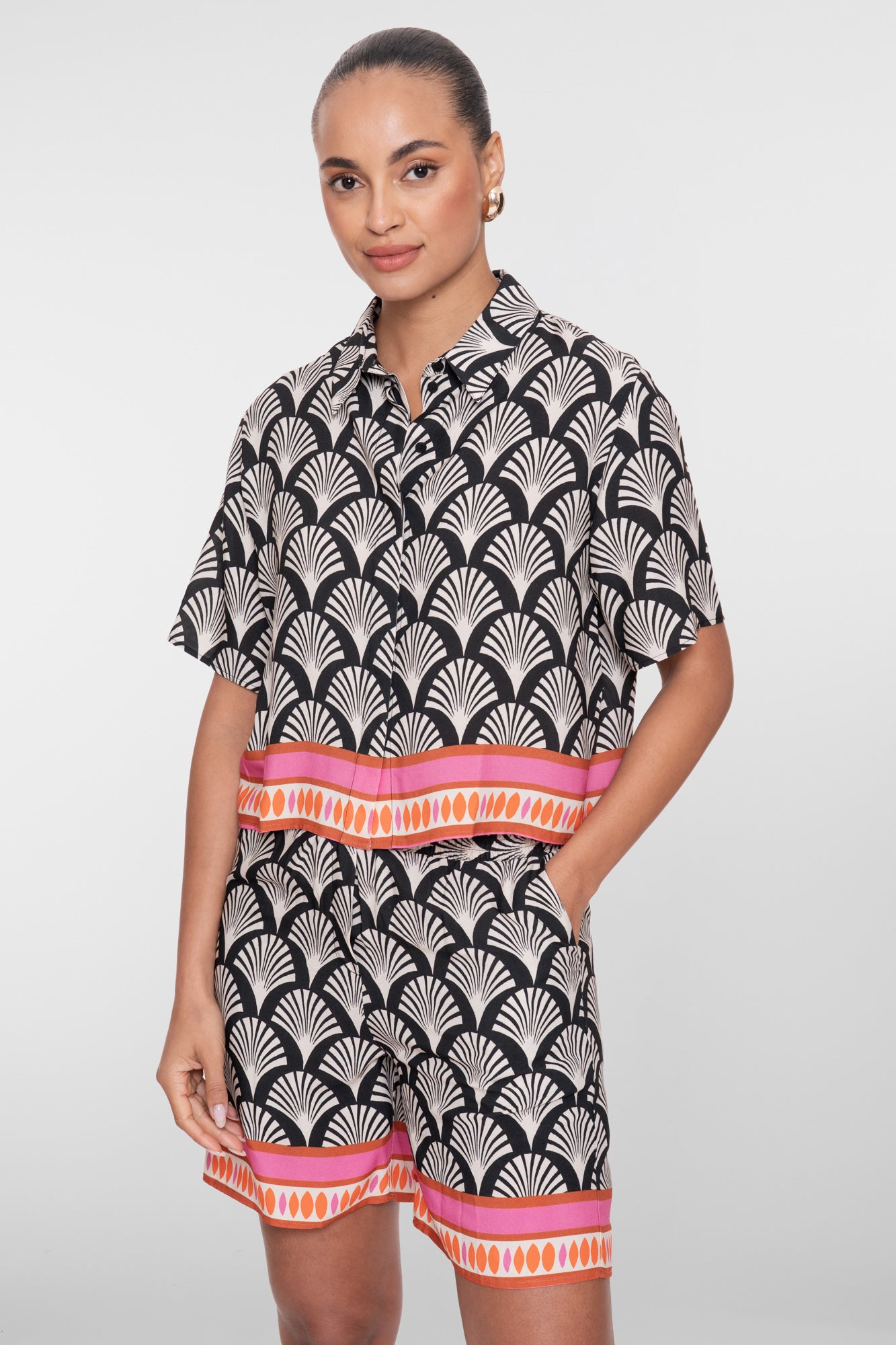 Geisha blouse met grafische print en contrasterende zoom