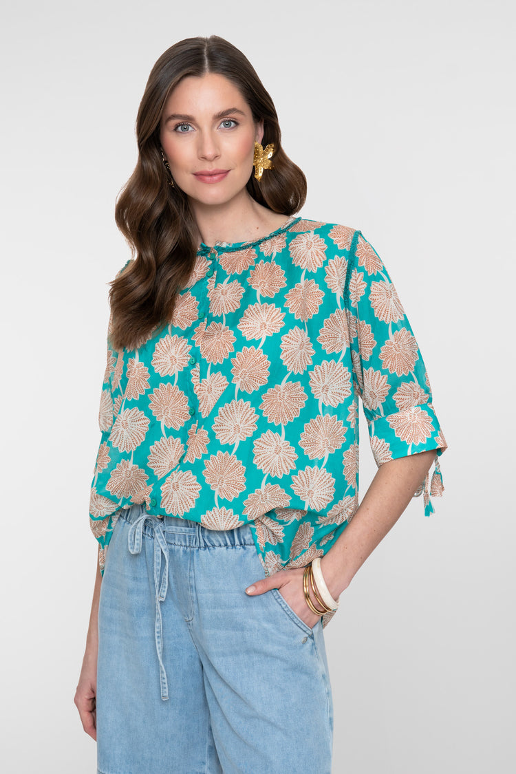 Geisha blouse aqua met sierlijke bloemenprint